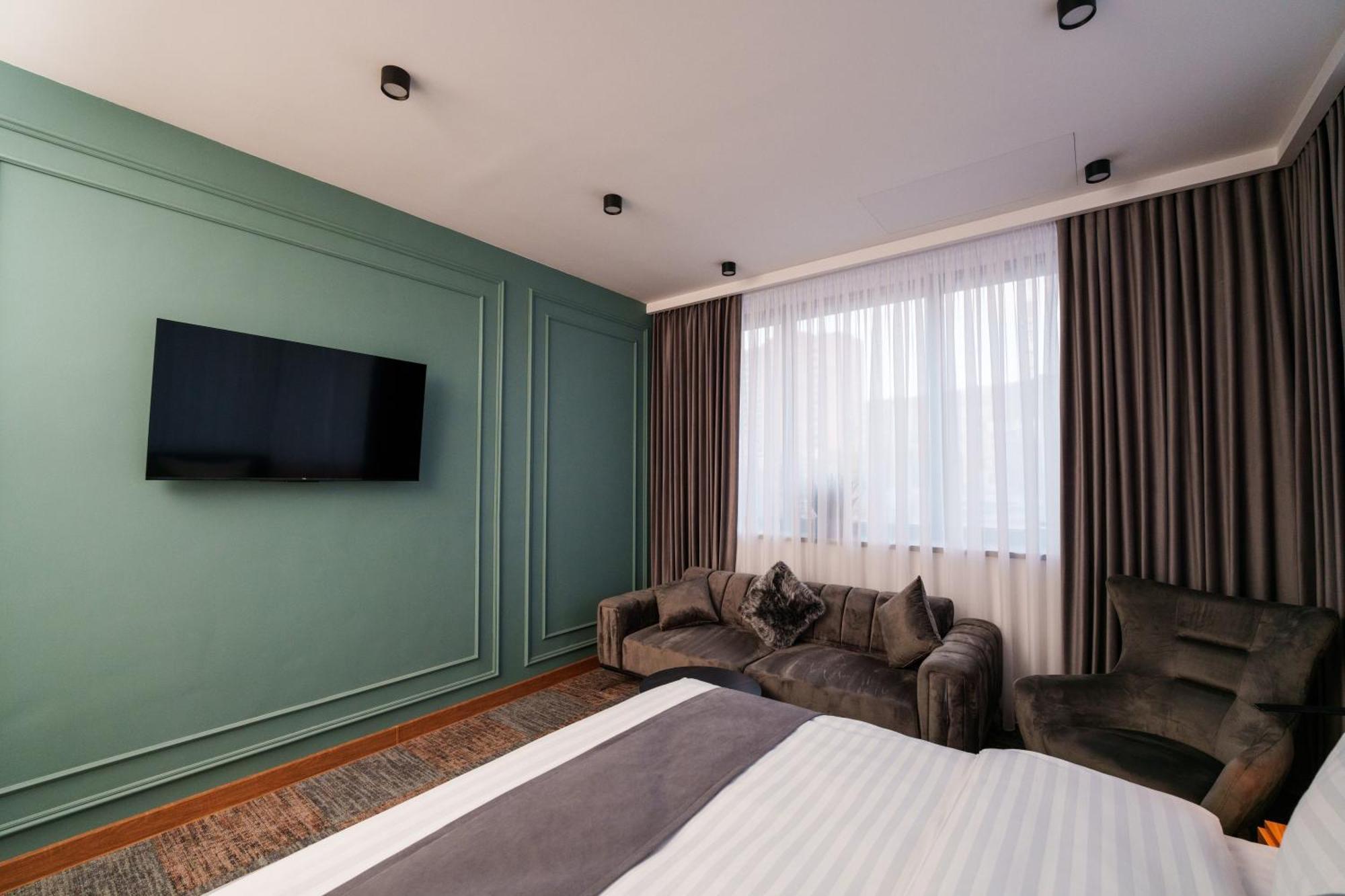 Revive Boutique Hotel Yerevan Bilik gambar